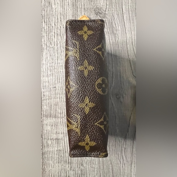 Louis Vuitton Monogram Poche Toilette 15 Cosmetic Pouch - Picture 6 of 13
